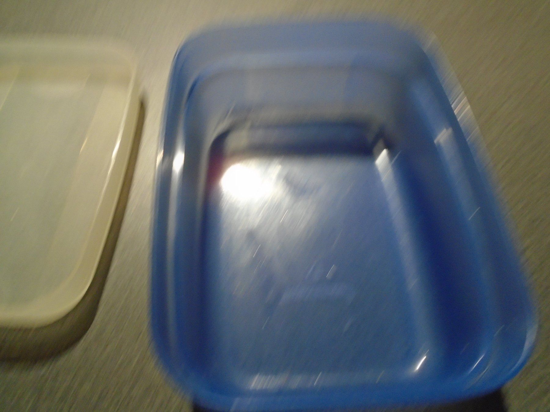 Tupperware Behälter & Ähnliches: Dose Tupperware, blau/weisser Deckel, 350 ml – Gebraucht aus Zürich von Motzkuh 1
