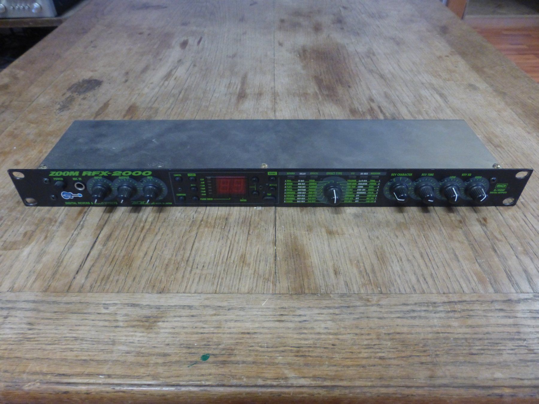 Strumenti musicali: Zoom RFX 2000 Multieffektgerät Audio FX – Usato da Zumikon venduto da psisound