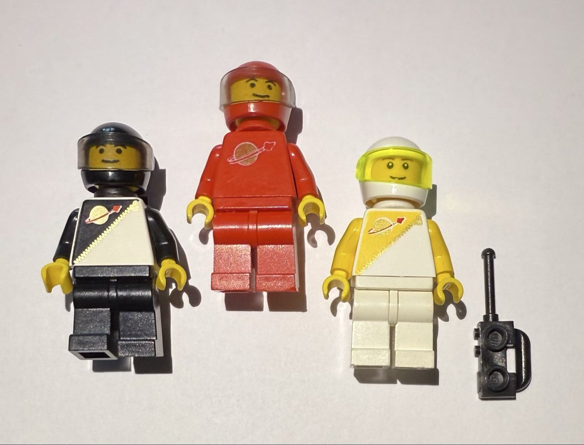 Lego Spielzeuge: 3 Stück Lego Figuren Classic Space Astronaut. – Gebraucht aus Rheinfelden von zim_2hqc 1
