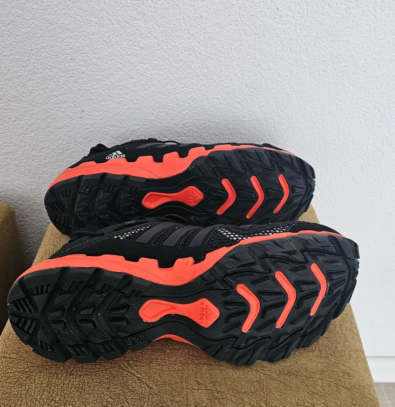 Adidas Scarpe da donna: ADIDAS Damen Sneaker Gr. 39. od.7.5 – Usato da Bronschhofen venduto da Xena37 1