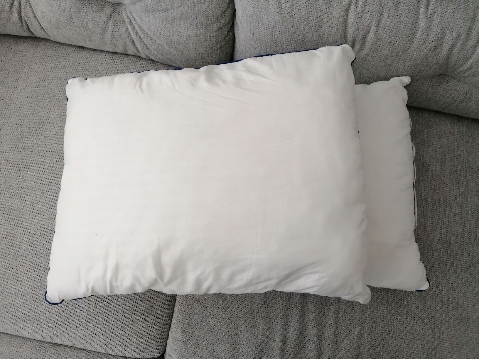 Coussins: Two Clean White Pillows Washable  – D'occasion à Zürich par thesuccessnow 1