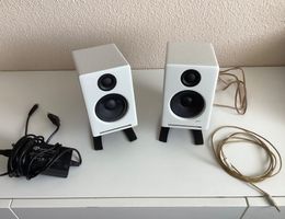 Audioengine A-2 mit Klipsch-Füsschen