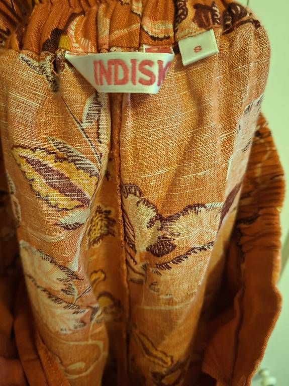 Pantaloni: INDISKA Leinenhose / Culotte Gr. S  Orange mit Blumenmuster – Usato da Zürich venduto da GingerJam 3