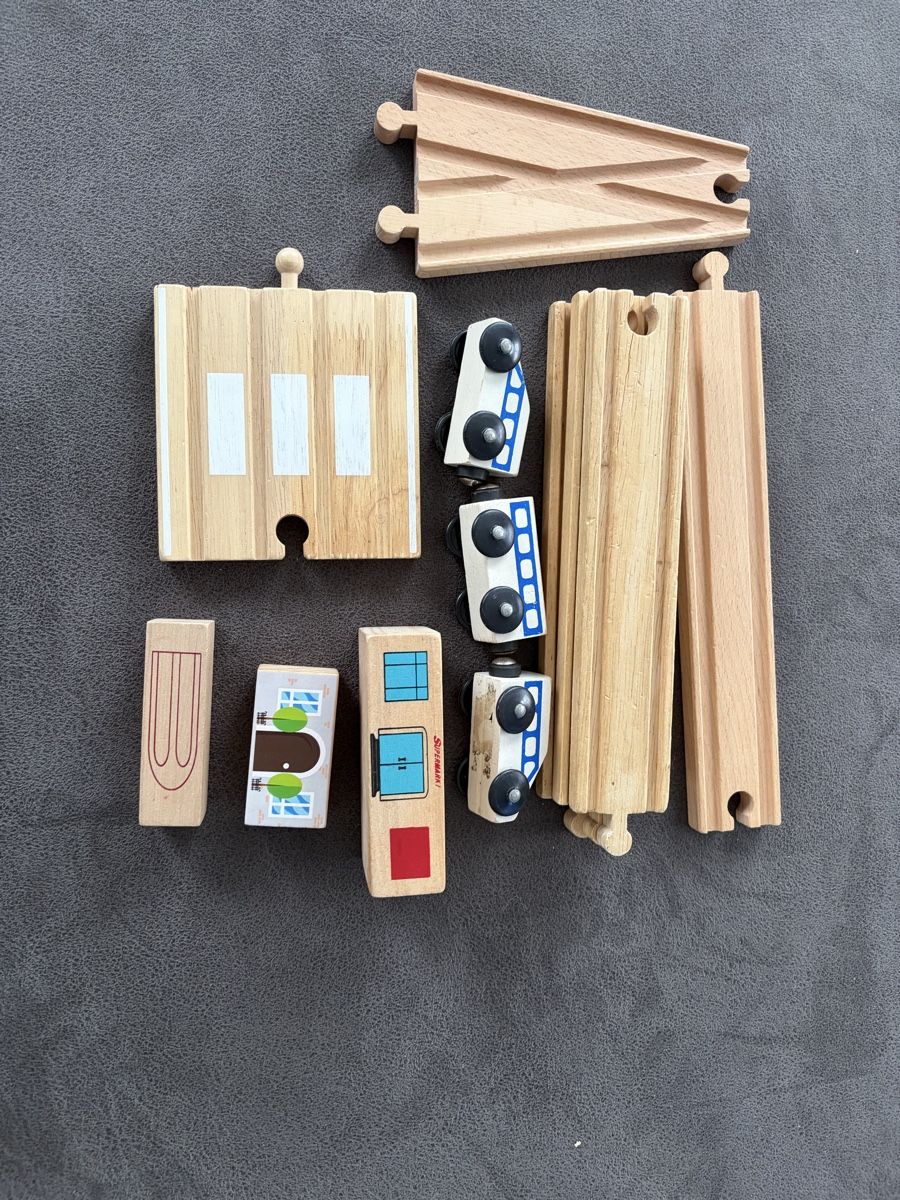 Brio Spielzeuge: Brio Holzeisenbahn Set – Gebraucht aus Pfyn von Tomi270 1