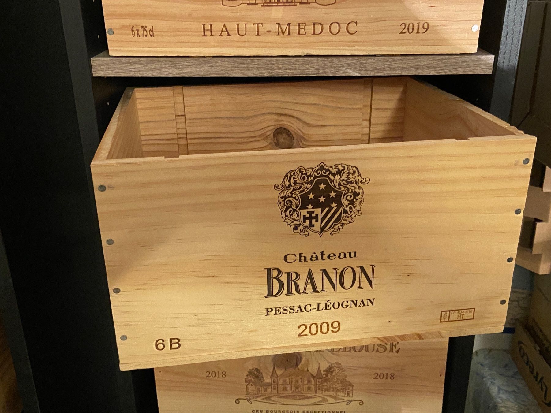 Regale: Weinkisten Regal mit 9 "Schubladen", Höhe 2m – Gebraucht aus Unterengstringen von Lastchance 5