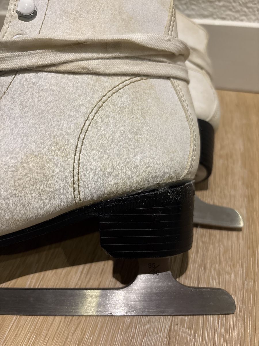 Pattini da ghiaccio: Schlittschuhe Gr. 35 Eislaufschuhe – Usato da Zürich venduto da K.St. 2