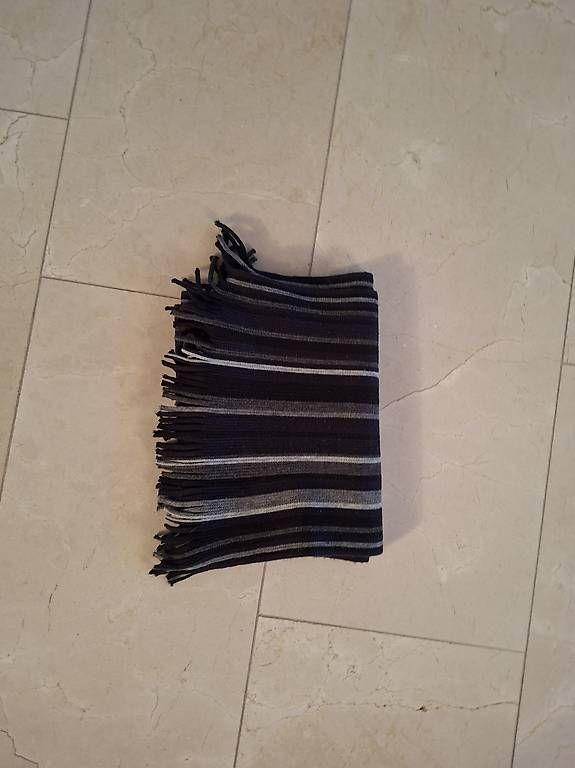 Foulard & Sciarpe: Grau-Schwarzer Schal – Usato da Belp venduto da ced_y8hx 1