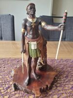 Holz Figur Afrikaner mit Speer, W.R. Schwarz 1985