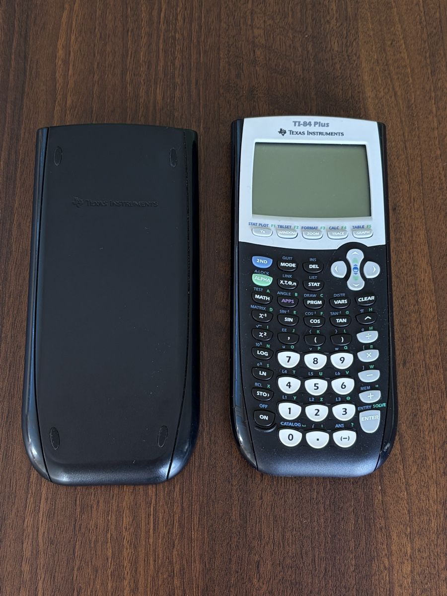 Texas Instruments Taschenrechner: Texas Instruments TI-84 Plus Grafikrechner + Schutzdeckel – Neu (gemäss Beschreibung) aus Tafers von sel_7229