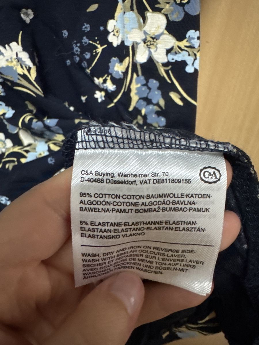 C&A T-shirt: Shirt Gr. XL Dunkelblau mit Blumenmuster – Nuovo (secondo la descrizione) da Thun venduto da Vans_98 2