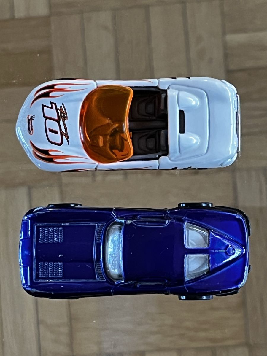 Hot Wheels Modellautos: Zwei Chevrolet Corvette Stingray in Matchbox Grösse – Gebraucht aus Basel von EdiEberle 4