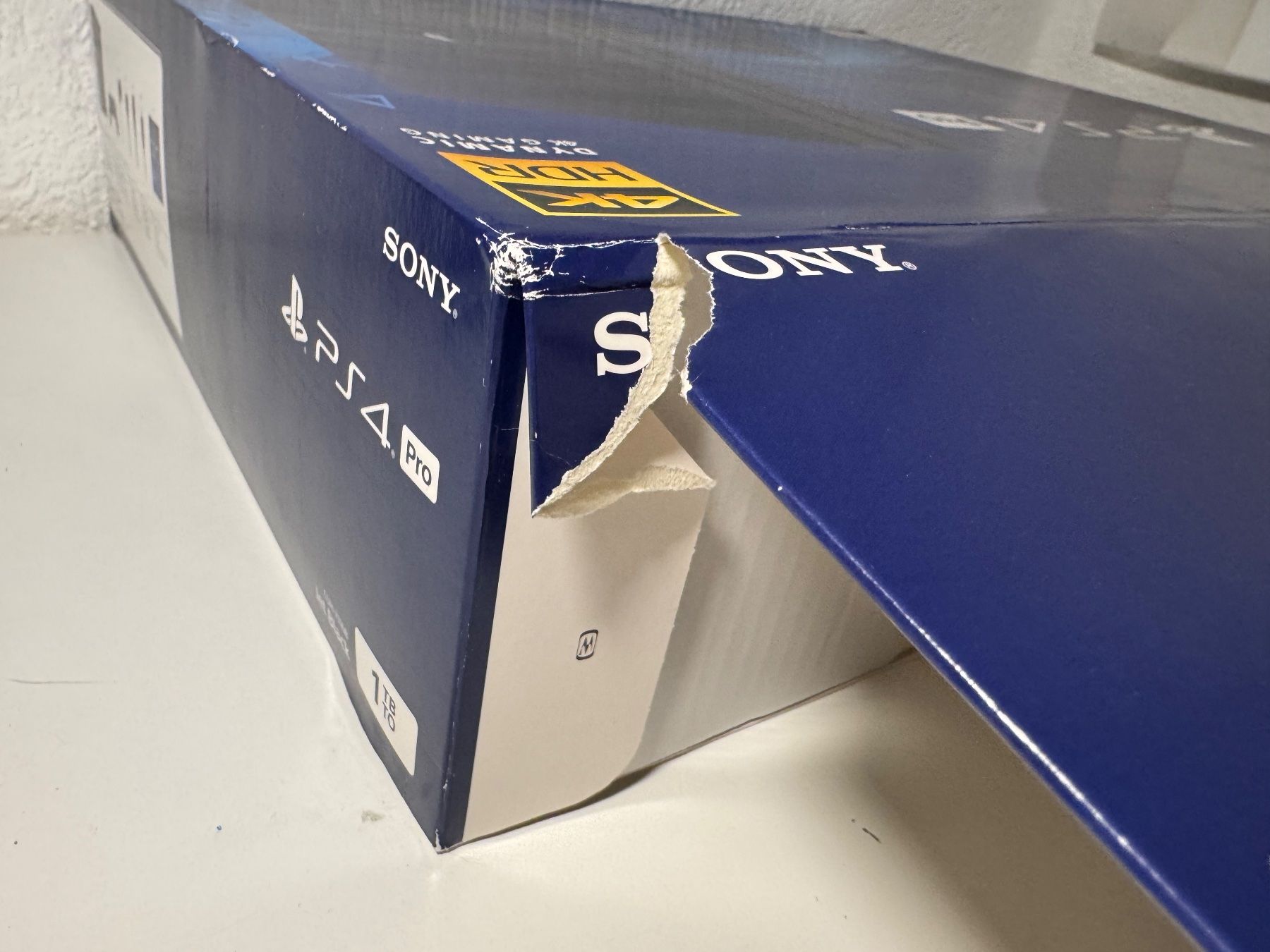 Sony Console: Playstation 4 Pro mit OVP – Usato da Bettlach venduto da awi_7jcb 3