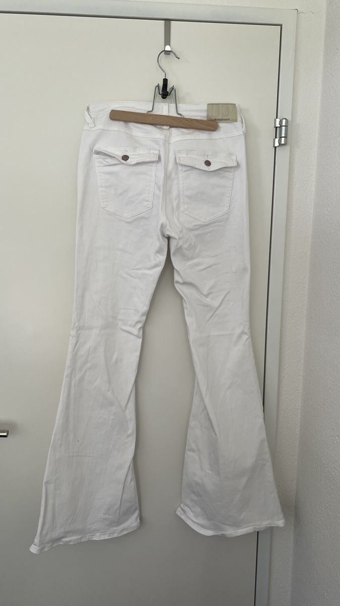 Stradivarius Jeans: Stradivarius Flared Jeans Weiß – Neu (gemäss Beschreibung) aus Wermatswil von Jara.a.s 2
