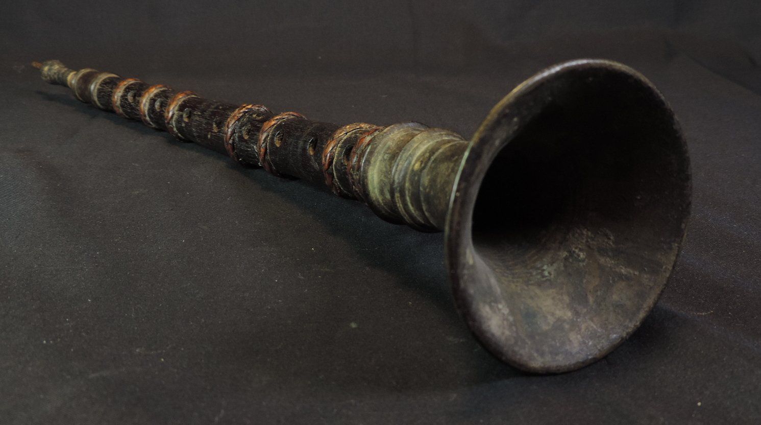 Strumenti musicali: Altes Blasinstrument us Nepal, Holz Messing, Ethno – Usato da Duggingen venduto da roterbambus 3