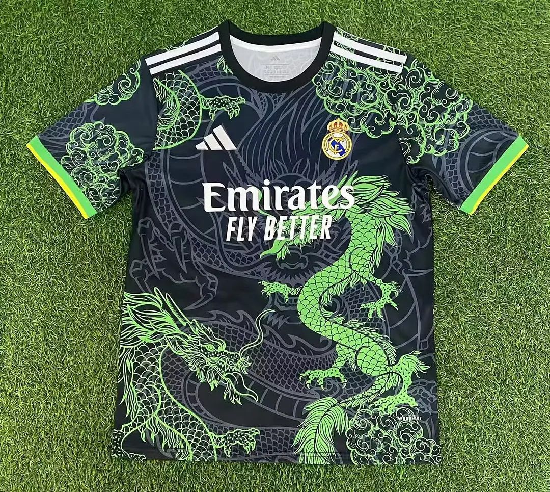 Real Madrid Leibchen & Hosen: Maillot Real Madrid NEUF – Neu und originalverpackt aus Corcelles NE von nad_7ytv