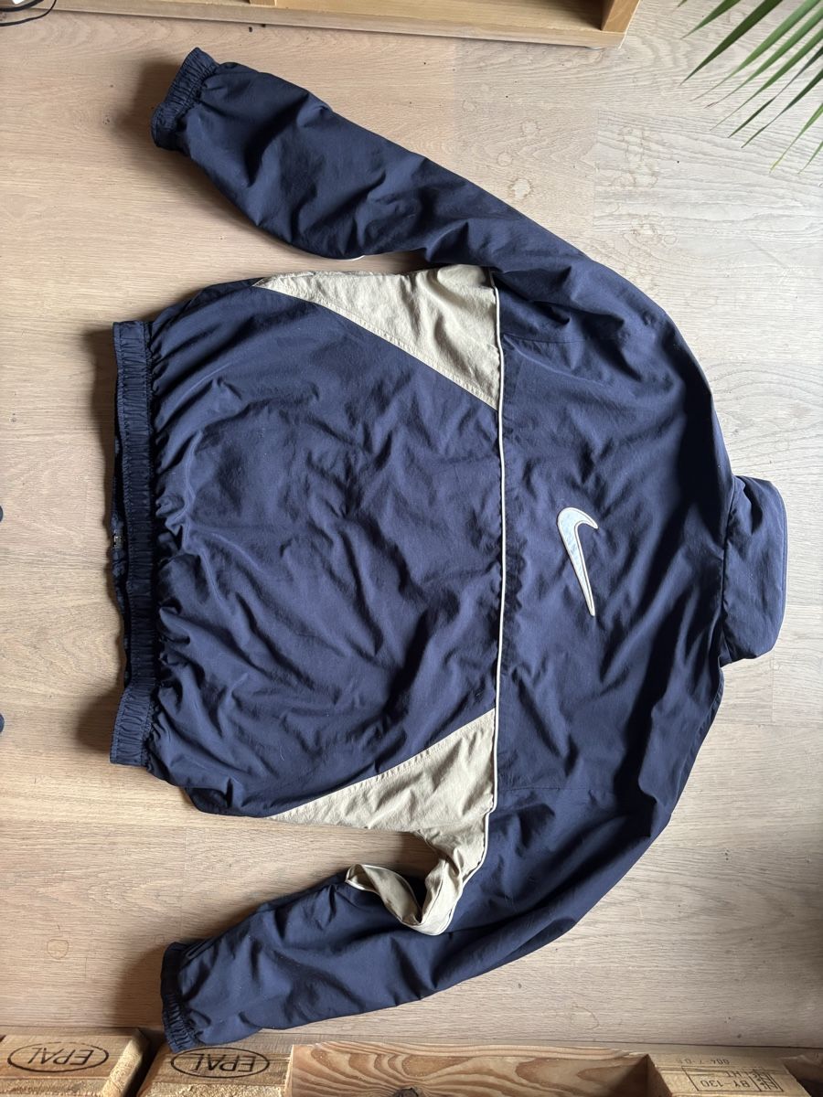 Nike Pullover & Sweatshirts: Nike Vintage Trainingsjacke – Gebraucht aus Bern von jan_w6zm 1