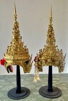 2 Thai Khon-Kronen Deko inkl. Holzständer