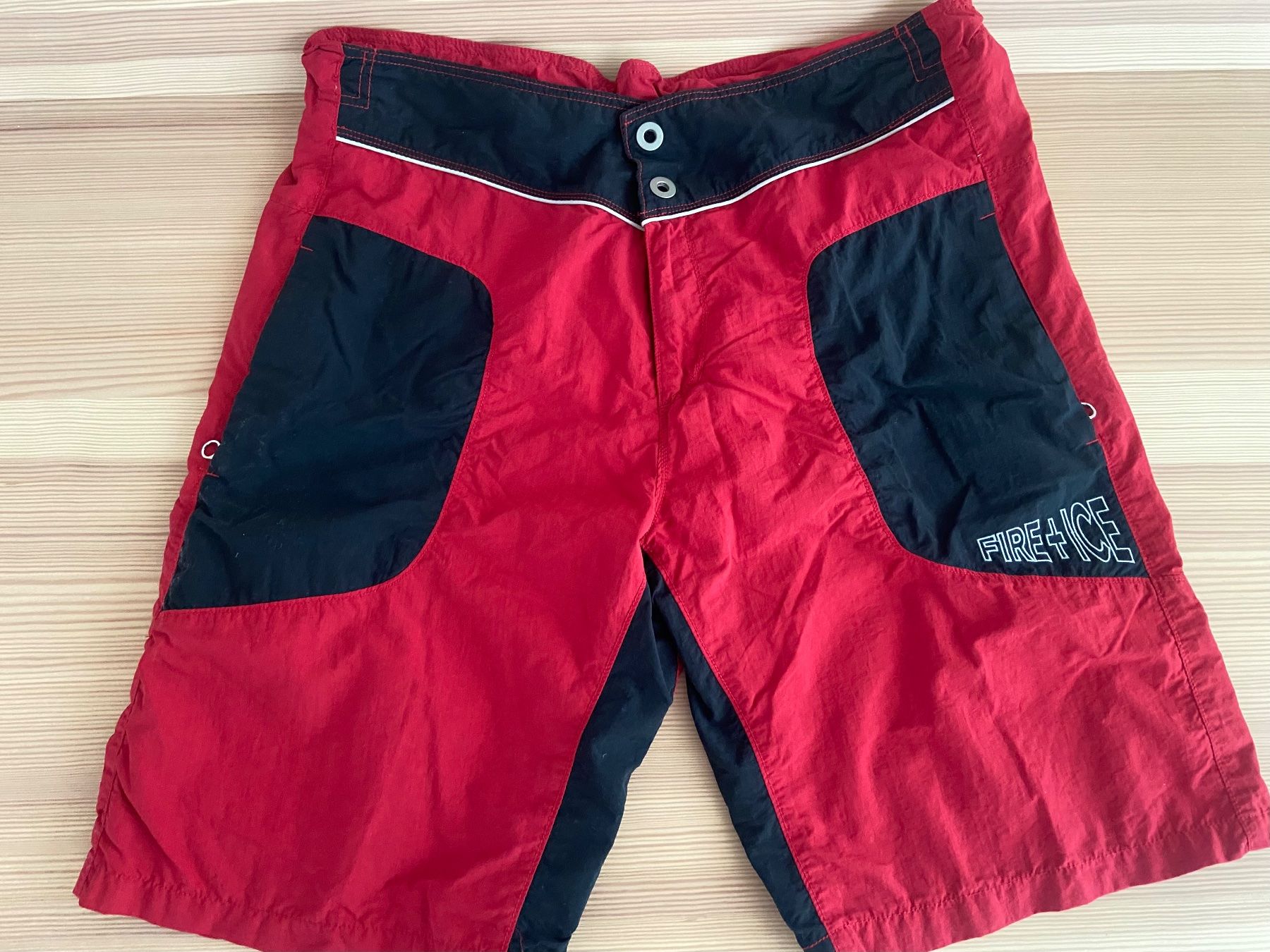 Bogner Pantalons: FIRE+ICE Shorts Rot Grösse M gebraucht – D'occasion à St. Gallen par luzi06