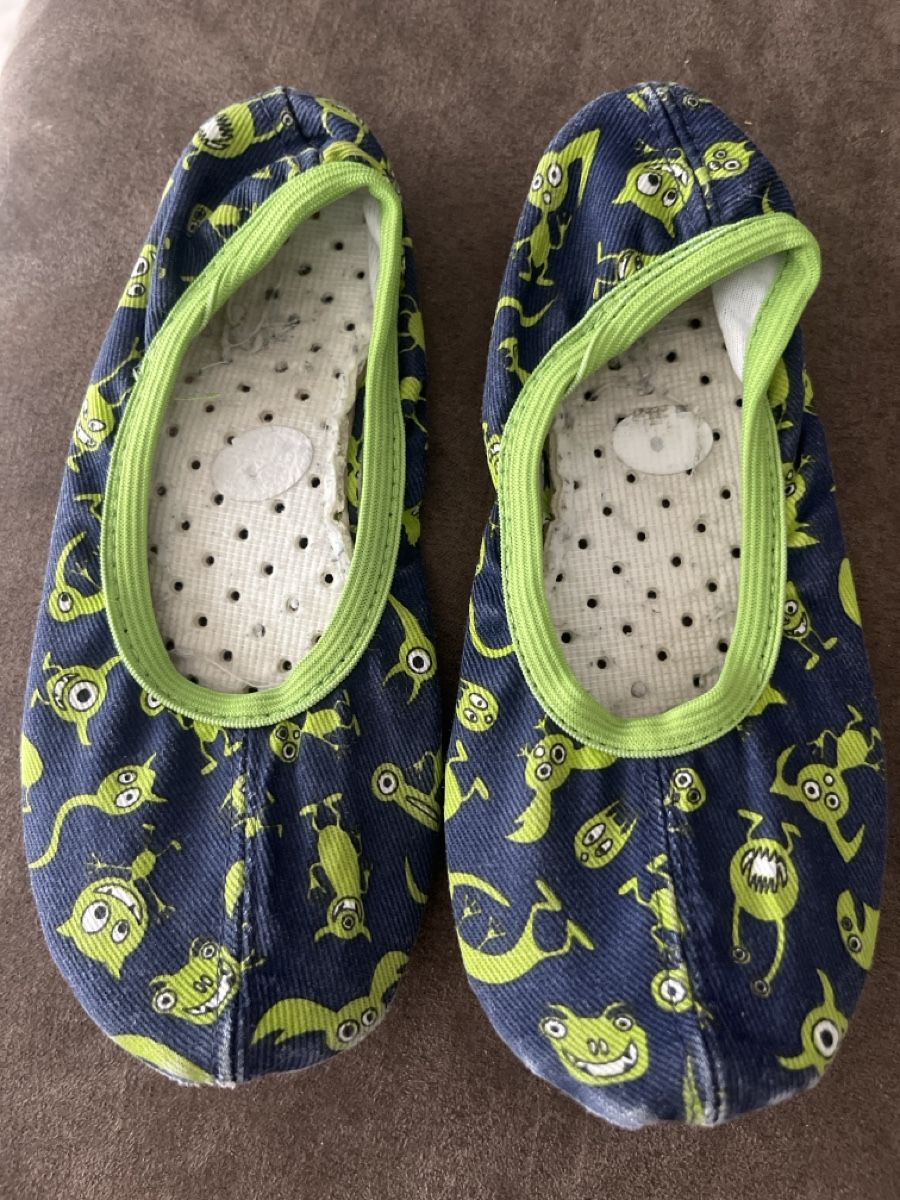 Scarpe per ragazzi: Kinder Gymnastikschläppli, Grösse 27 – Usato da Kaisten venduto da saleforfun
