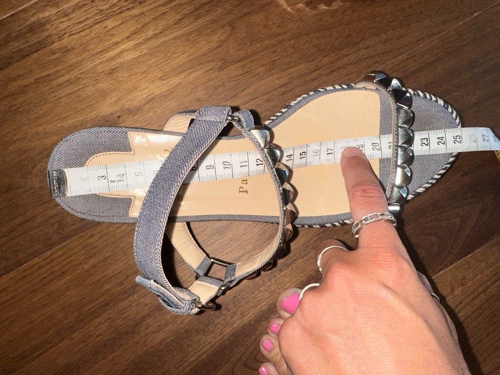 Christian Louboutin Damenschuhe: Louboutin studded sandals - EUR 38 – Gebraucht aus St-Sulpice VD von juhdu 7