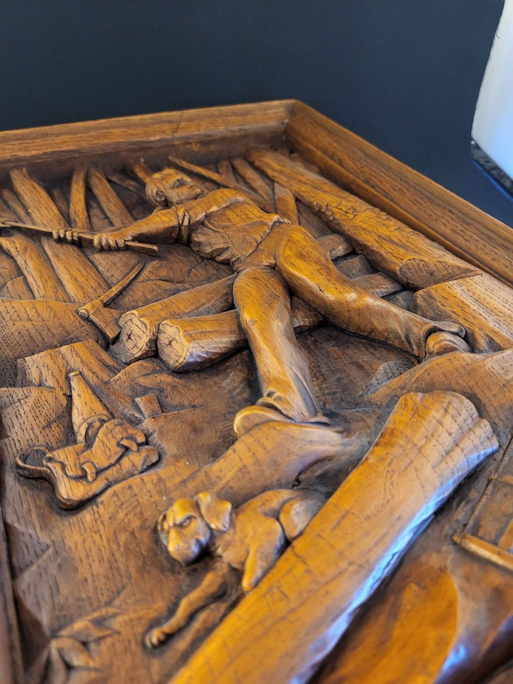 Figuren: Bild Holzschnitzerei mit Monogram AD "Holz-Fäller mit Hund" – Gebraucht aus Basel von spinne02 1