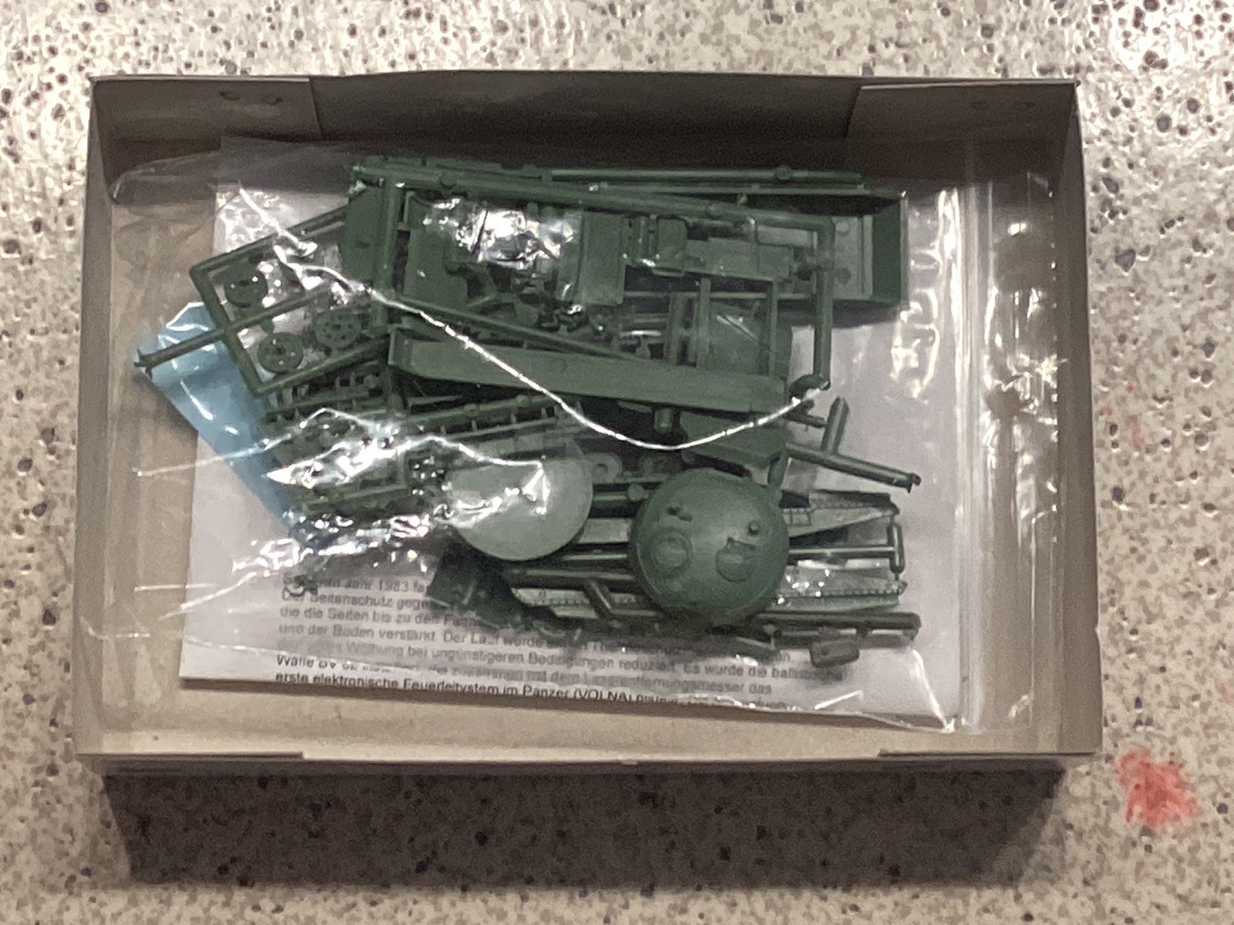 Kit di modellismo & Modellini statici: Modellbausatz T-62M Panzer – Nuovo e nell'imballaggio originale da Bülach venduto da BTDB 1
