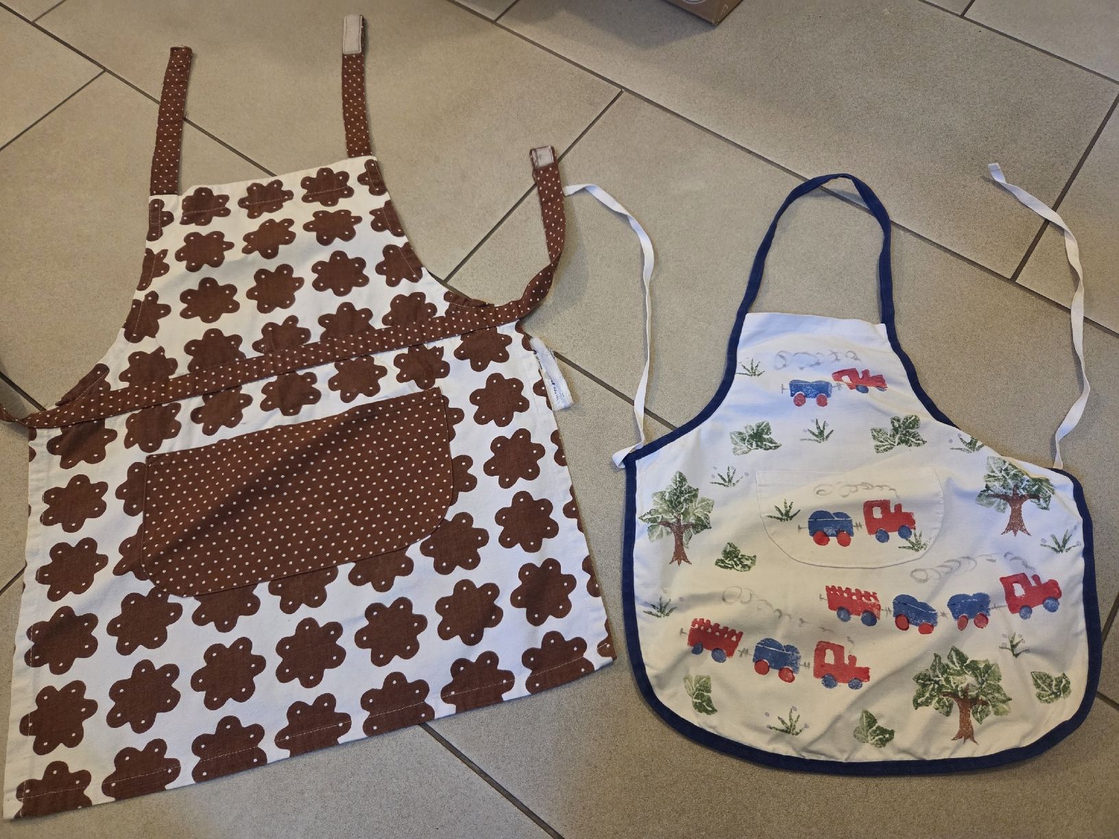 Altro per bambini: 2er Set Kinder Kochschürzen, Backschürzen – Usato da Schlierbach venduto da smeralda1313