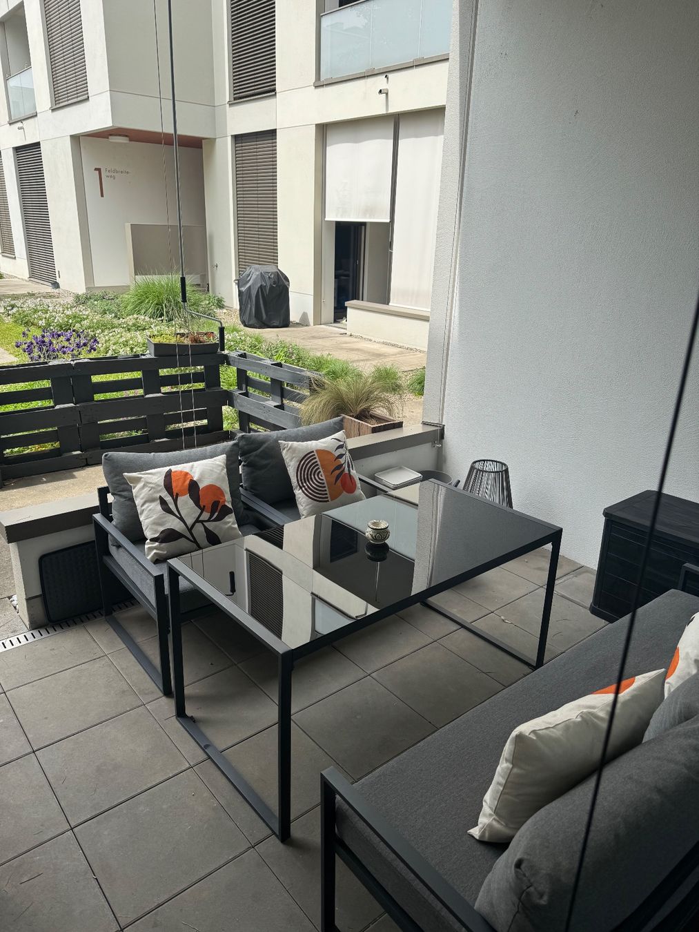 Mömax Set di tavolo e panche: Gartenlounge Set grau (Sofa, 2 Sessel & Tisch) – Usato da Emmen venduto da sin_9c9b 2