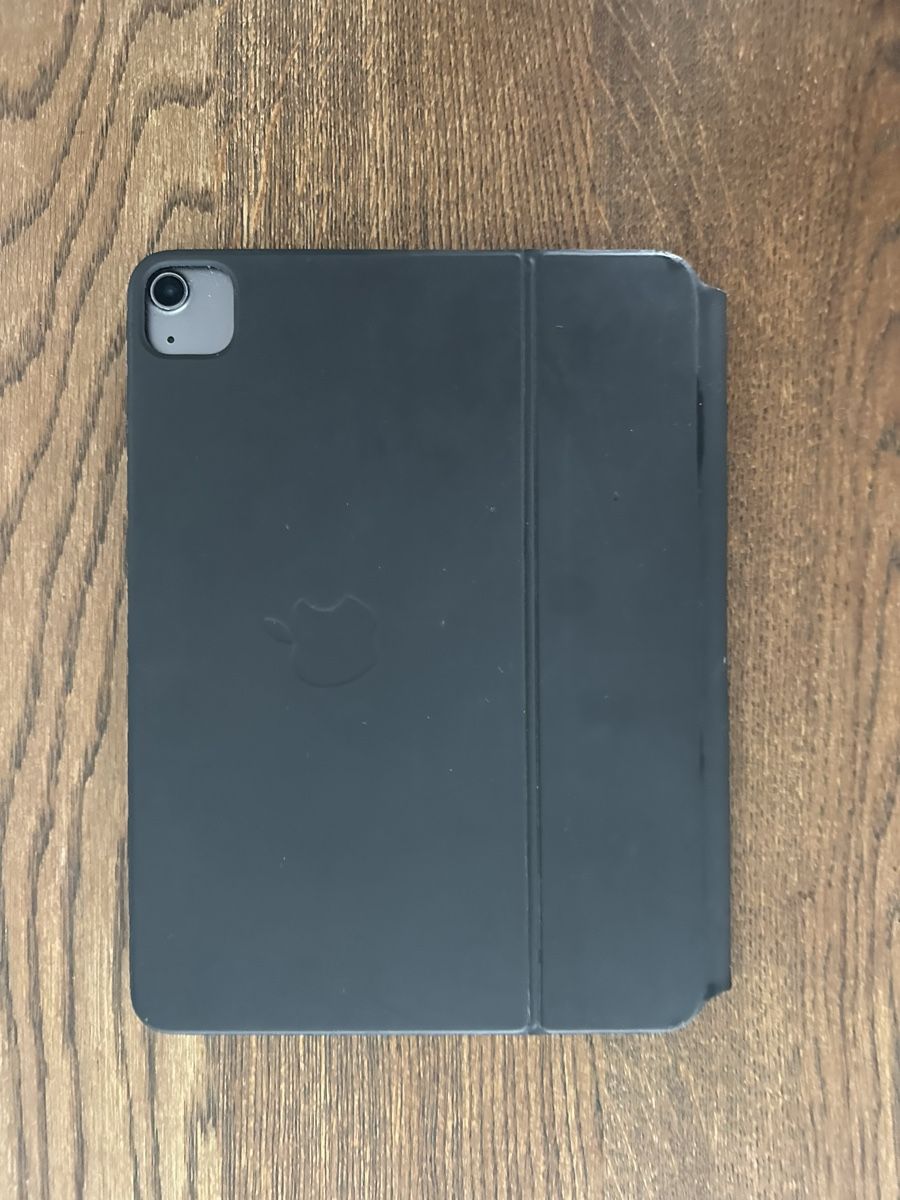 Apple Tablet PC: Apple iPad Air 4 Gen 10.9" 5G + Magic Keyboard – Usato da Bäch SZ venduto da marco0003 2