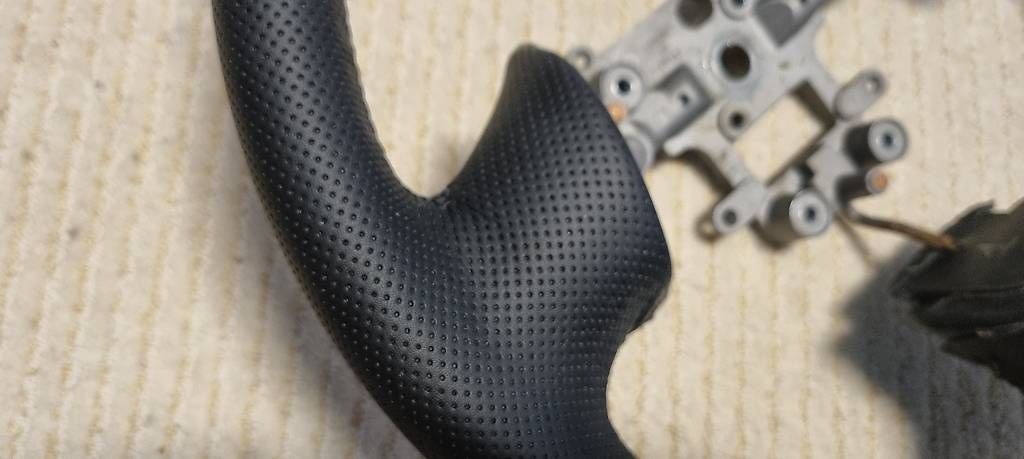 Tutti pezzi di ricambio auto: Volant pour Mazda MX-5 NB – Usato da Prilly venduto da Azmi 1