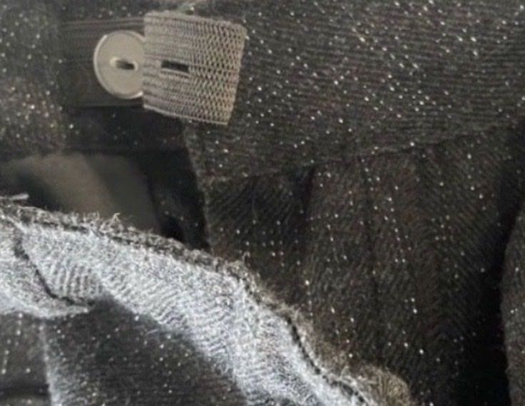 Hosen: Kurze Hose Sfera Grösse 140cm dunkelgrau glitzernd – Neu (gemäss Beschreibung) aus Freidorf TG von nad_fxh7 2