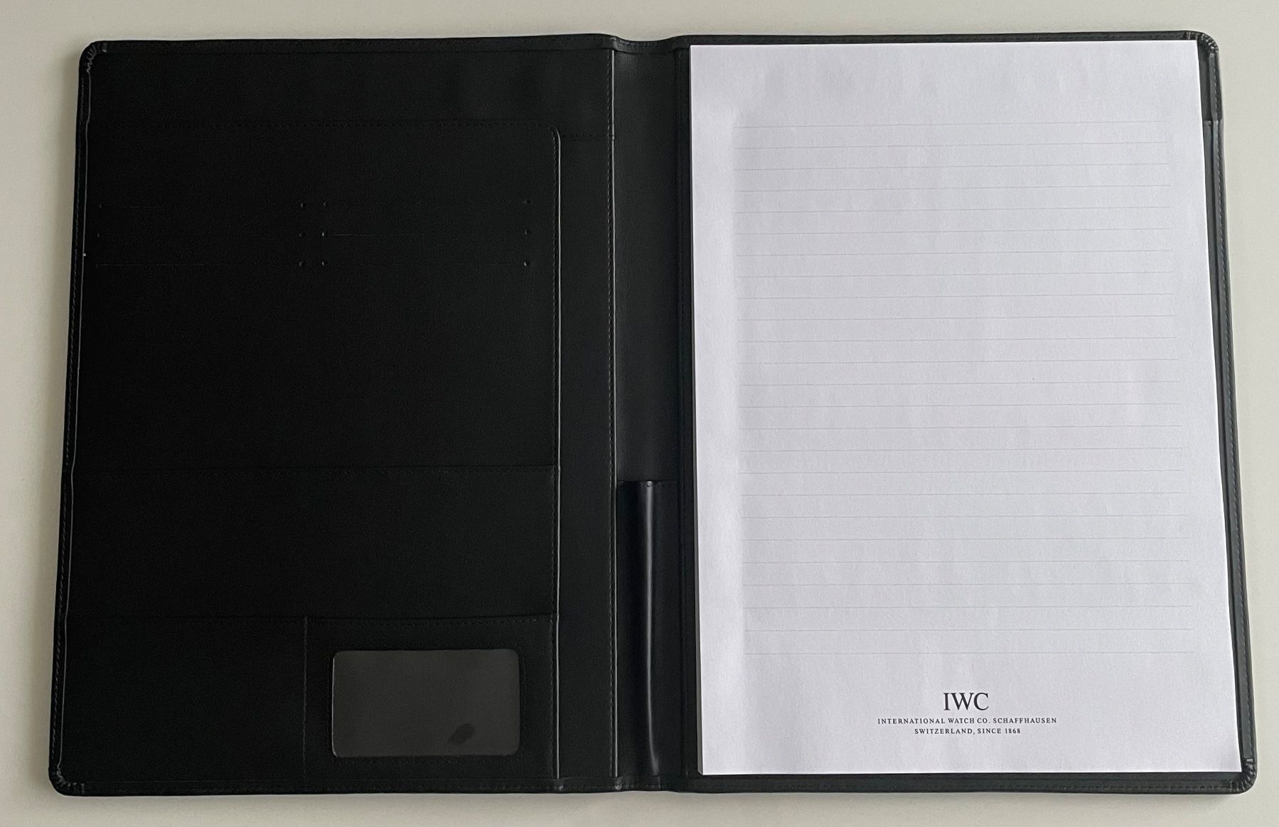 Blocchi: IWC Leder Schreibmappe – Nuovo e nell'imballaggio originale da Benken ZH venduto da Teessino 1