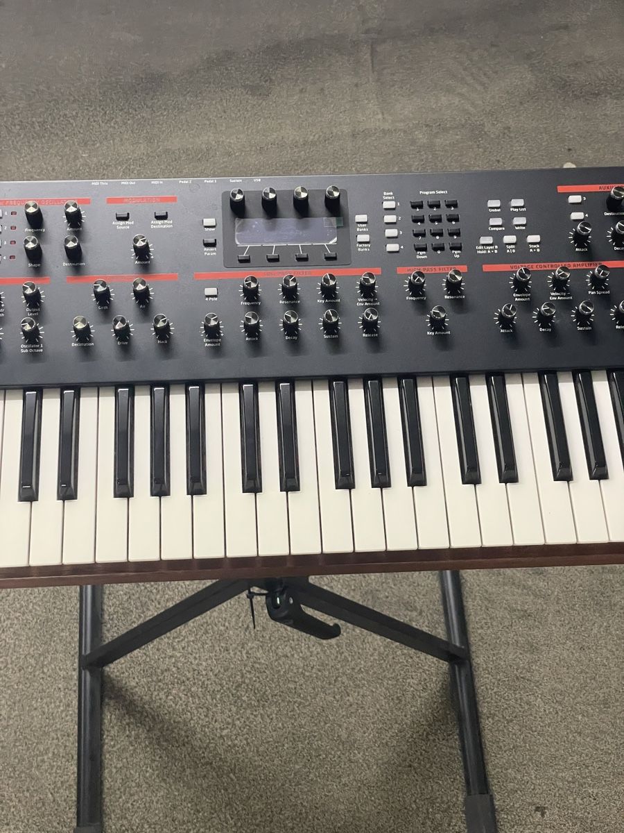 Strumenti musicali: Prophet 12 Dave Smith Synthesizer inkl Case und Ständer – Usato da Zürich venduto da Bjthorsteinsen 3