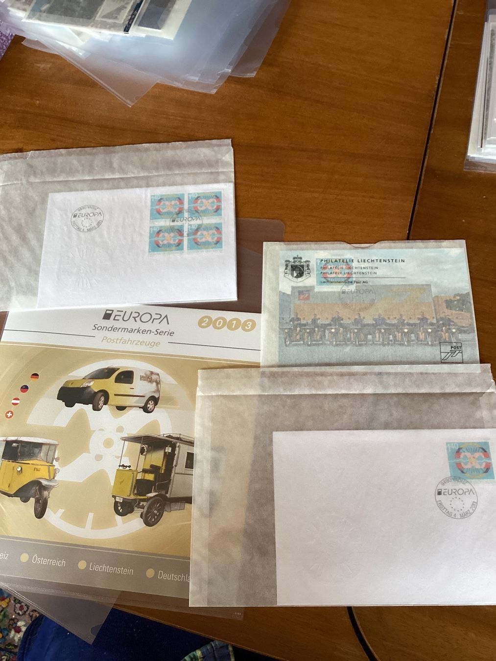 Tutti i francobolli: Postfahrzeuge 2013 Folder & FDC`s – Nuovo (secondo la descrizione) da Arch venduto da Karibu19