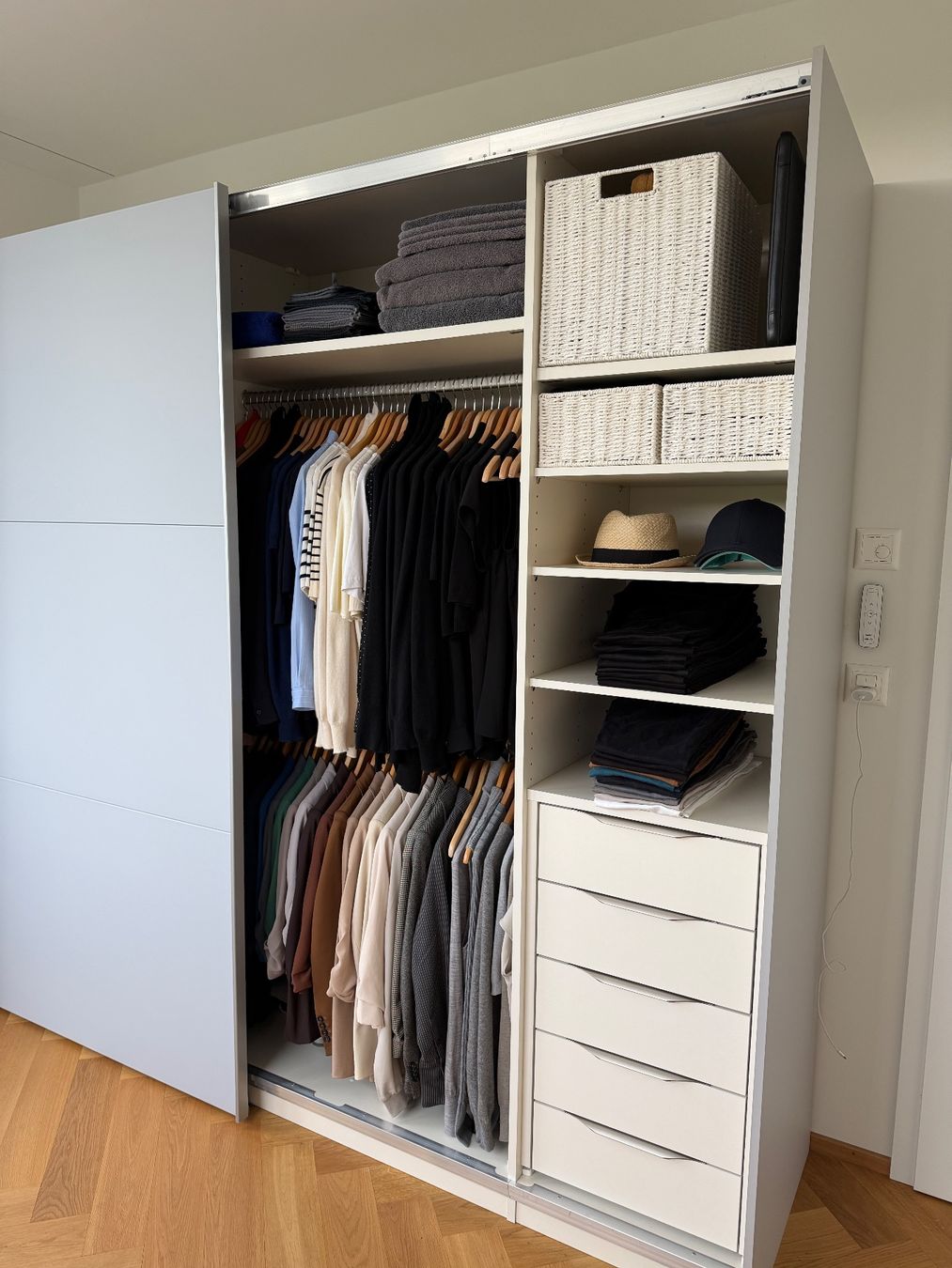 Livique Armadi: Kleiderschrank - Top Zustand! – Usato da Basel venduto da Sonnenblume1379 4