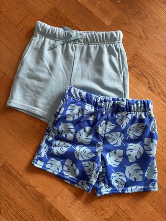 Zwei schöne Shorts Gr. 122, Neu