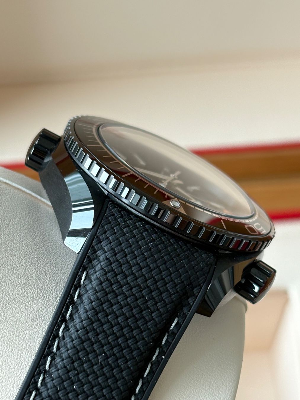 Omega Montres: OMEGA Seamaster Planet Ocean GMT Deep Black Fullset – D'occasion à Birsfelden par Mynos 9