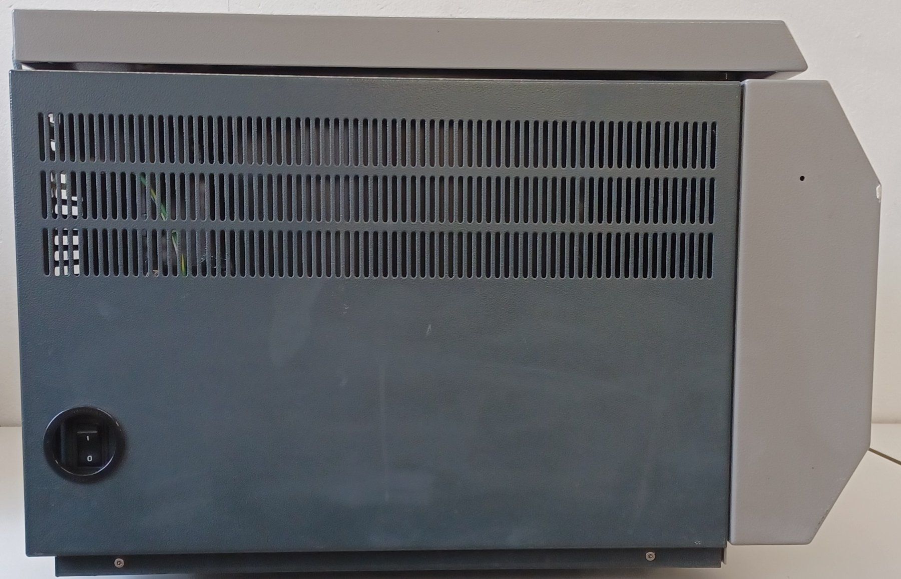 Accessori da laboratorio: Jouan CT 422 Heated/Cooled Centrifuge – Difettoso da Niederdorf venduto da LeptonAG_Labor 2