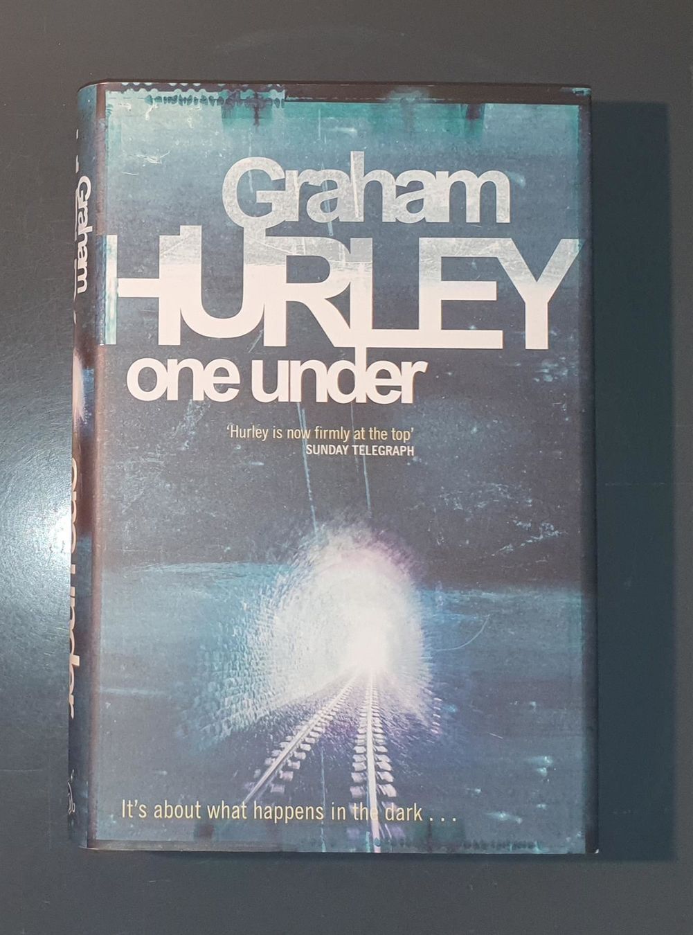 Bücher: One Under von Graham Hurley – Gebraucht aus Dübendorf von Povo 1