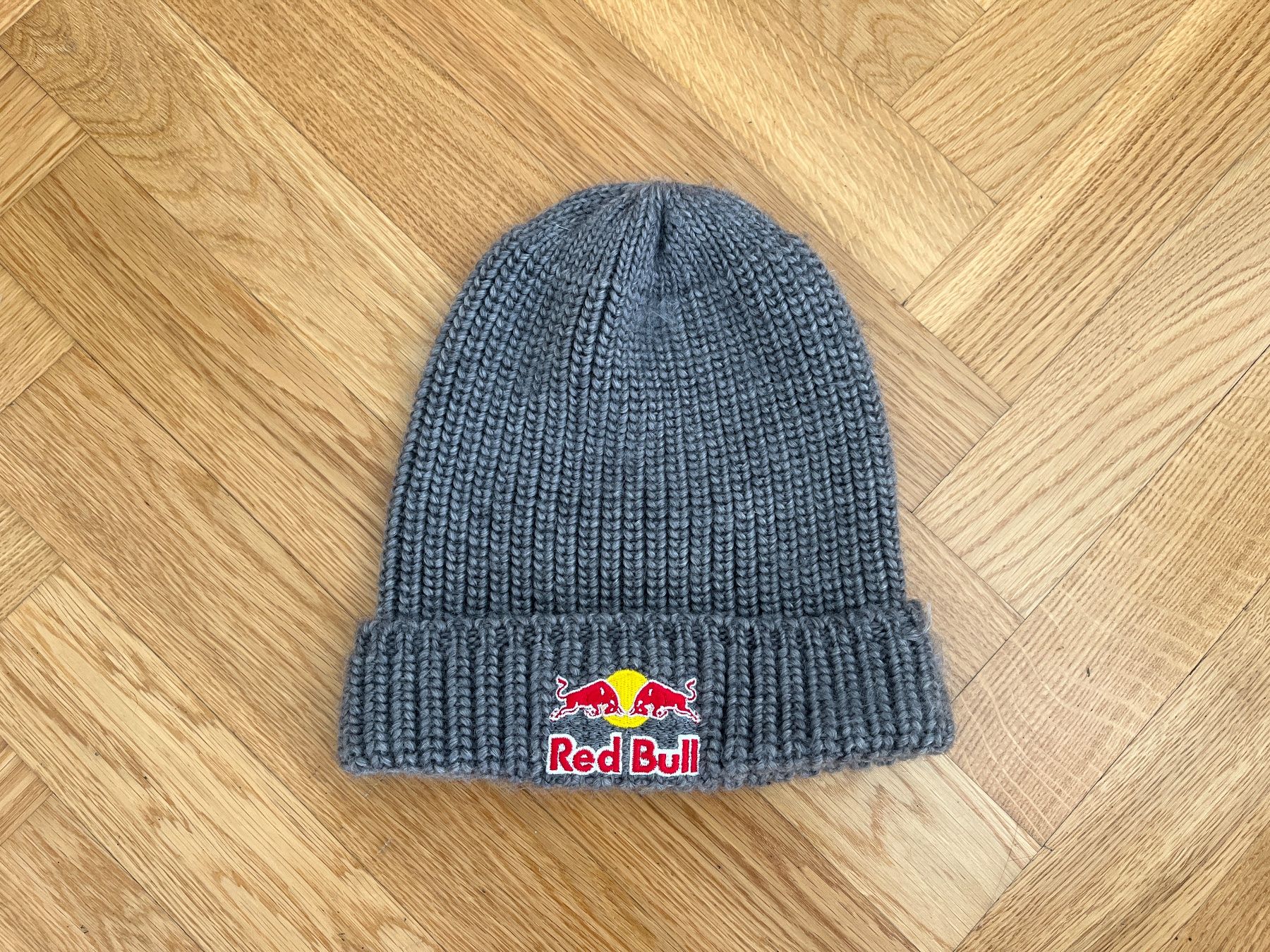 Red Bull Hüte, Mützen & Caps: Red Bull Mütze grau original selten – Gebraucht aus Zürich von bretxo