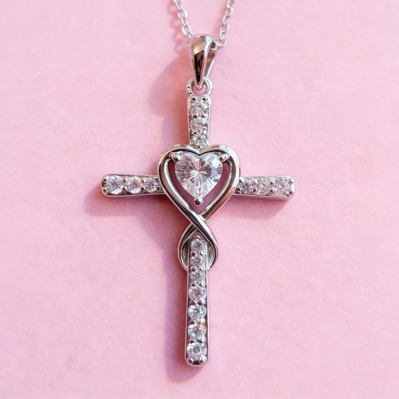Catenine: Collier croix diamantée – Usato da St-Maurice venduto da Sandrinette123