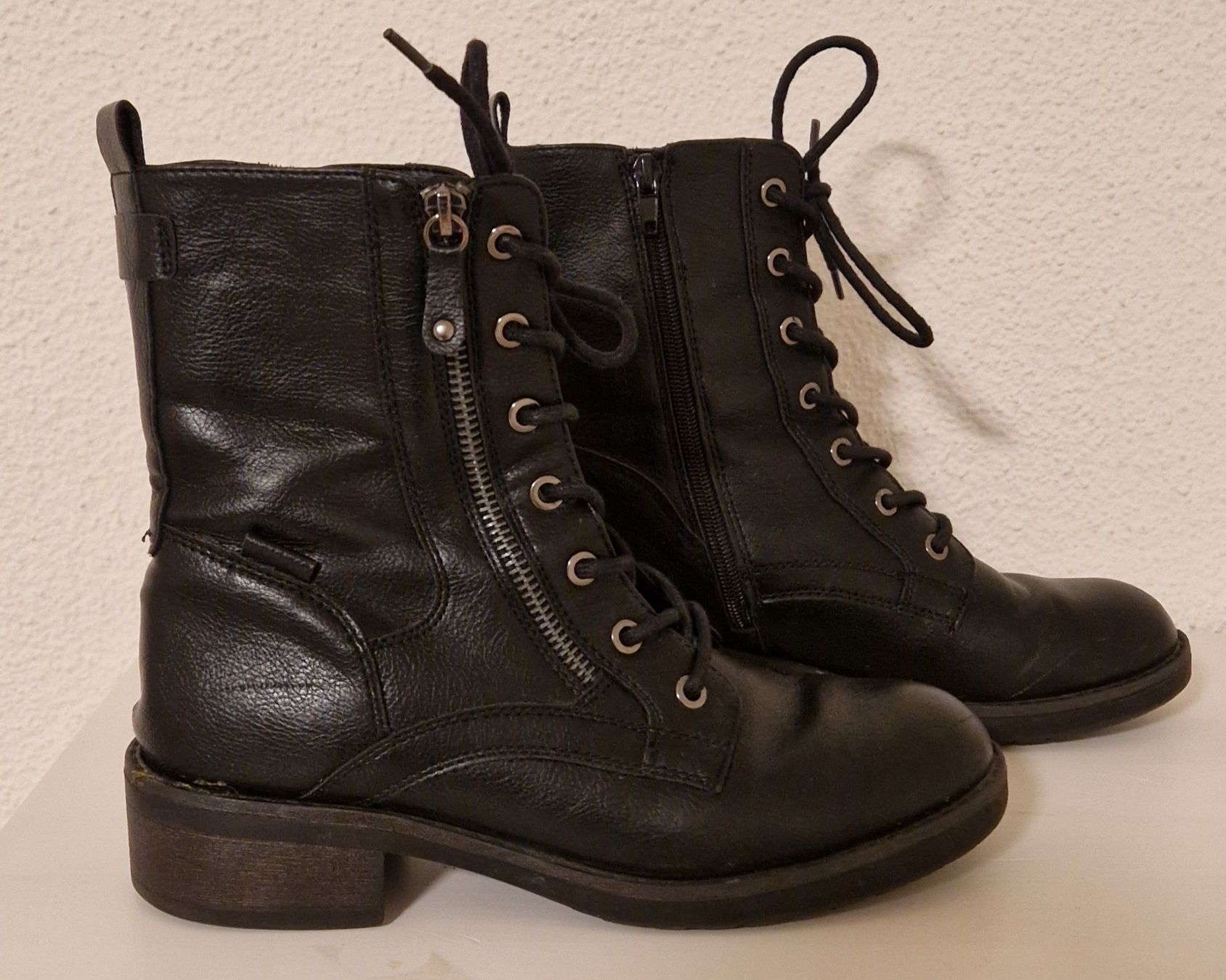 Damenschuhe: schwarze Schnürboots / Stiefeletten, Gr. 39 – Gebraucht aus Menziken von chs_xd76 1
