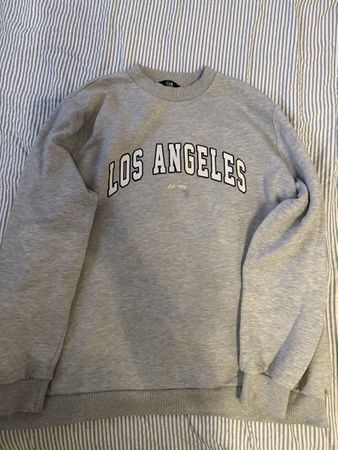 Grauer C&A Sweater Gr. XL "Los Angeles" – Perfekt für den He