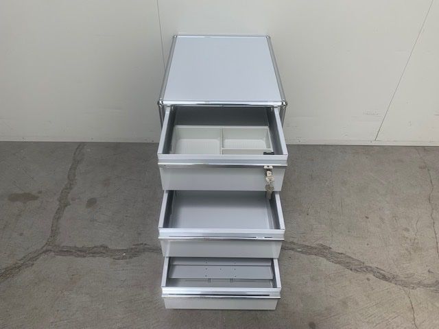 USM Banconi: USM Rollkorpus in lichtgrau – Nuovo (secondo la descrizione) da St. Gallen venduto da MSMoebelhandel 5