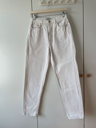 Gina Tricot Perfect Mom-Jeans, Gr. 36, weiss