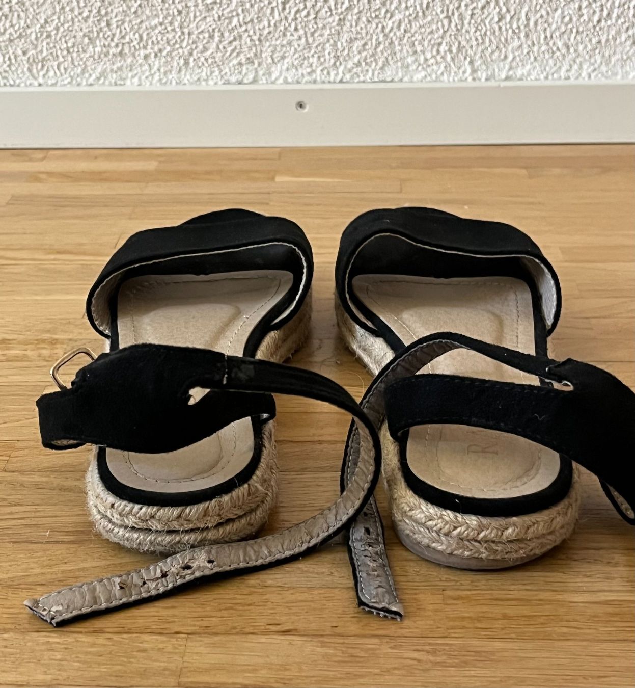 Scarpe da donna: RAID Black ankle-strap sandals – Usato da Zürich venduto da Marghensy 3