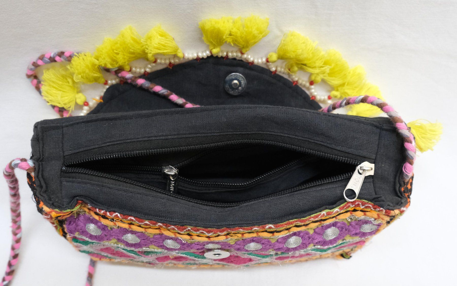 Borse da donna: Stoff Tasche Umhängetasche mit Stickerei Patchwork – Usato da Zürich venduto da Masala-Oase 4