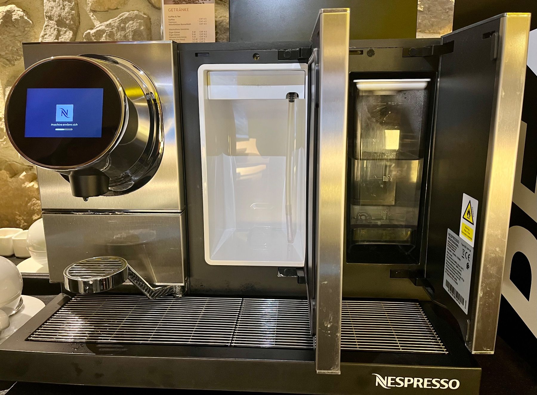 Nespresso Kaffeemaschinen & Espressomaschinen: Nespresso Momento 120 – Gebraucht aus Grindelwald von oberlaender1968 1