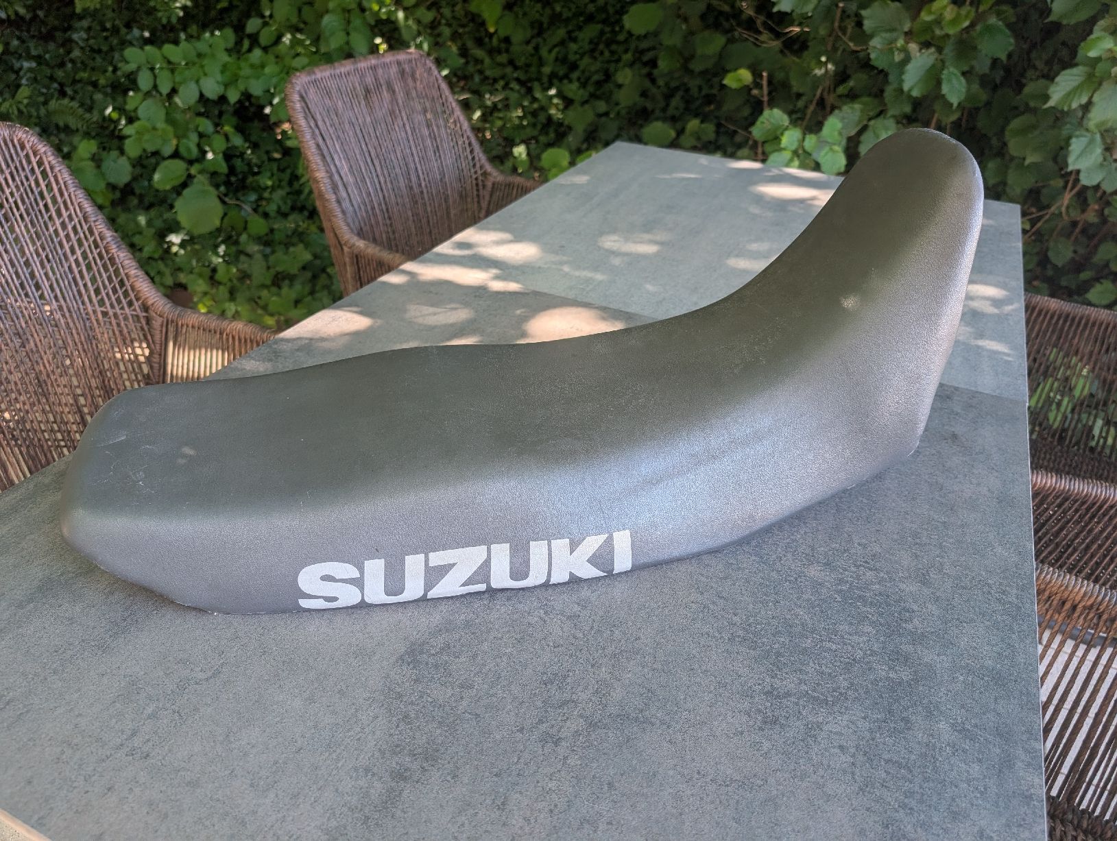 Suzuki Alle Motorradersatzteile: sitzbank suzuki dr 650 – Gebraucht aus Bubendorf von Dens2