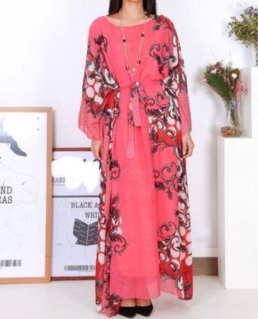 Robe rose longue ample avec collier
